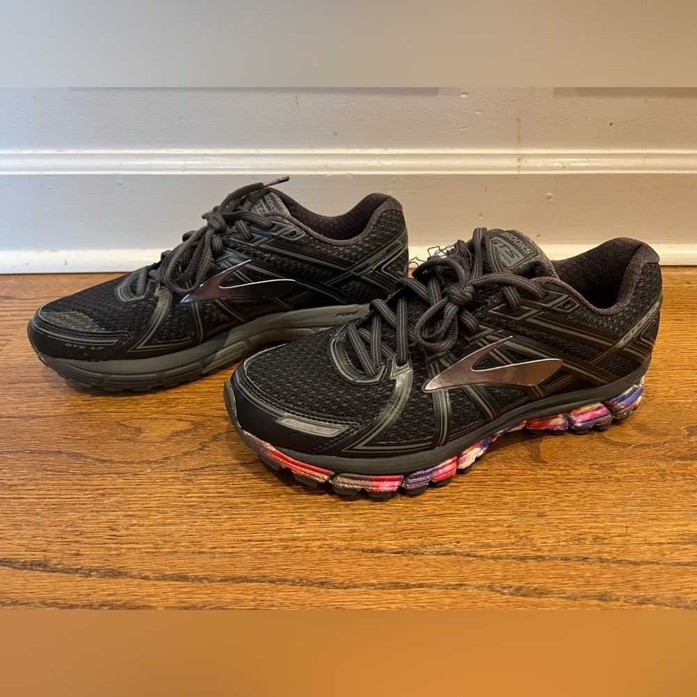 Brooks GTS 17 - Gray - Mens Size 9, Running Shoes. Good condition.